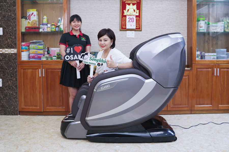 le-giang-03 Lê Giang ư a chuộng ghế massage Osanno