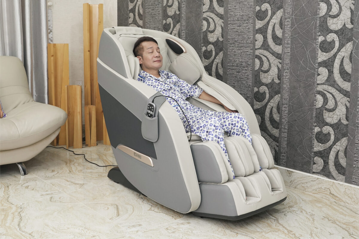 minh-nhi-1-01-1200x800-1 Nghệ sỹ Minh Nhí tin tưởng sử dụng ghế massage Osanno