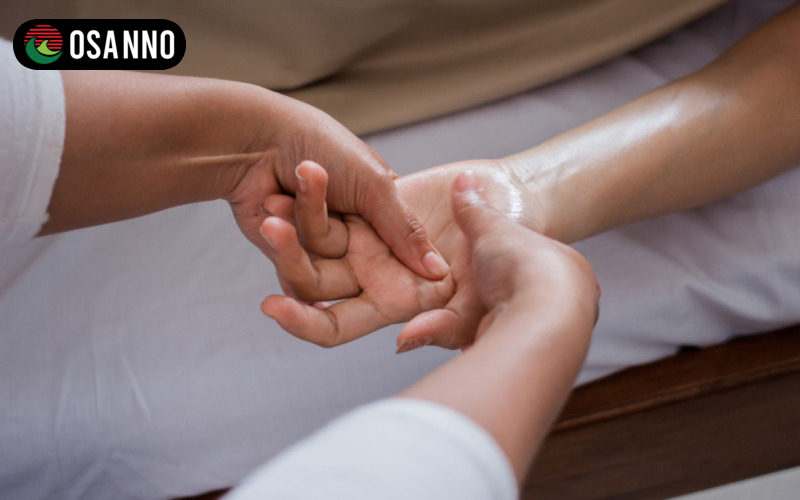 Massage tay bằng cách ấn huyệt là phương pháp dân gian chữa được bách bệnh