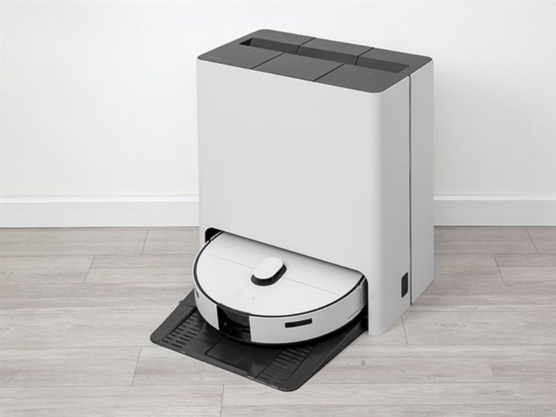 Robot hút bụi lau nhà giúp ông bà hạn chế vận động nặng