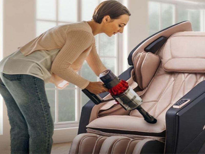 Sai lầm thường gặp khi vệ sinh da ghế massage tại nhà