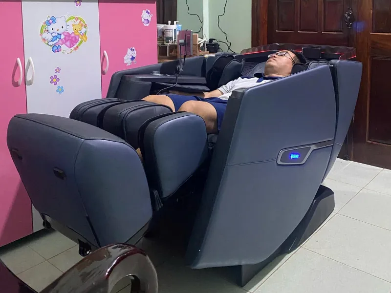 Có nên dùng ghế massage thay massage tay?